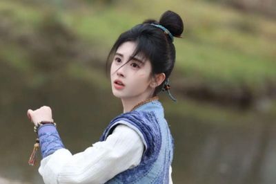 Cúc Tịnh Y tỏa sáng trong Thiên Hương