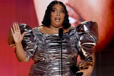 Lizzo thừa nhận album mới thất bại ê chề, doanh số lao dốc khiến nữ ca sĩ suy sụp