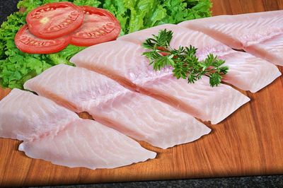 Ăn cá nguyên con hay chỉ ăn phi lê, cách nào giúp hấp thu nhiều dưỡng chất hơn?