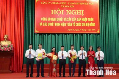 Xã Nga Sơn công bố Nghị quyết sắp xếp, sáp nhập thôn và kiện toàn tổ chức chi bộ Đảng