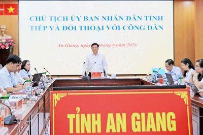 Chủ tịch UBND tỉnh An Giang Hồ Văn Mừng tiếp và đối thoại với công dân