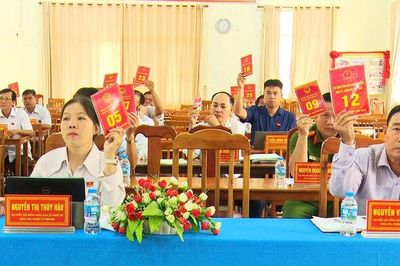 HĐND xã Nhơn Mỹ thống nhất thông qua đề án sáp nhập ấp