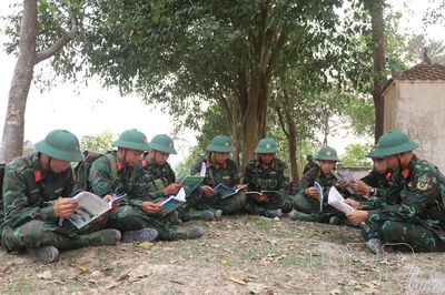 Bồi đắp tri thức cho cán bộ, chiến sĩ từ văn hóa đọc