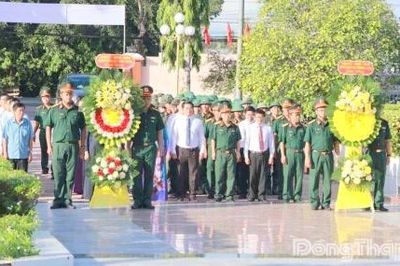 Tổ chức lấy mẫu hài cốt liệt sĩ tại Nghĩa trang Liệt sĩ Tháp Mười