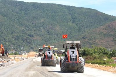 Tăng tốc đưa dự án tuyến đường ven biển về đích