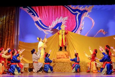 Tổng duyệt vở tuồng Quang Trung đại phá quân Thanh