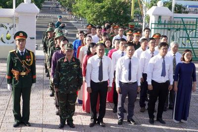 Triển khai lấy mẫu giám định để xác định danh tính hài cốt liệt sĩ tại Nghĩa trang liệt sĩ Cam Ranh