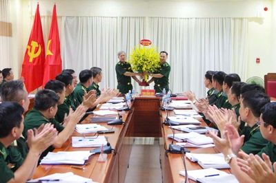 Ban Chỉ huy Bộ đội Biên phòng tỉnh Khánh Hòa: Gặp mặt, chúc mừng Đại tá Phan Thăng Long nhận Huân chương Chiến công hạng Ba