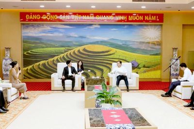 Bí thư Tỉnh ủy Dương Quốc Huy tiếp xã giao Đoàn công tác Công ty TNHH Hương Gia Vị Sơn Hà
