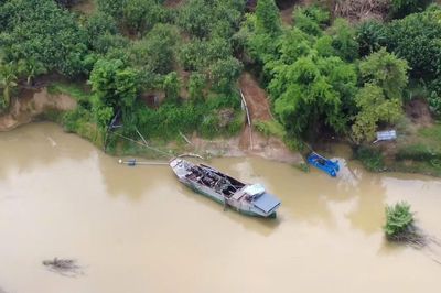 Sông Ðạ Huoai đang bị sạt lở nặng