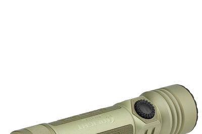 Olight Seeker Ultra: Đèn pin EDC mạnh mẽ tích hợp cổng sạc USB-C và dock đa năng