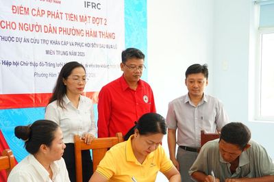 Hội Chữ thập đỏ tỉnh Lâm Đồng hỗ trợ 194 triệu đồng giúp người dân phục hồi sau mưa lũ