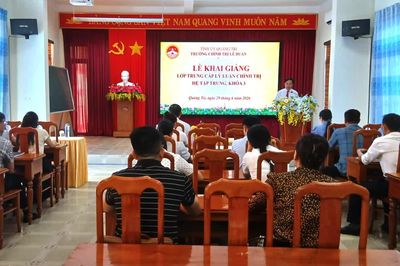 Khai giảng lớp Trung cấp lý luận chính trị khóa 3, hệ tập trung