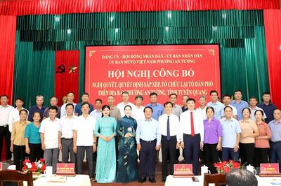 Bí thư Tỉnh ủy Hầu A Lềnh dự lễ công bố nghị quyết, quyết định sắp xếp, tổ chức lại thôn, tổ dân phố trên địa bàn phường Mỹ Lâm và An Tường