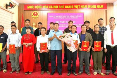 Công bố các nghị quyết, quyết định về sắp xếp thôn bản, tổ dân phố