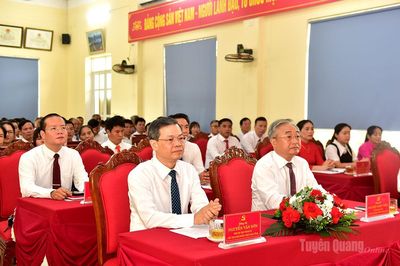 Chủ tịch HĐND tỉnh Nguyễn Văn Sơn dự Hội nghị công bố sắp xếp, tổ chức lại thôn tại xã Thái Bình