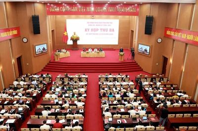 Phú Thọ khai mạc Kỳ họp thứ Ba, quyết nghị nhiều chính sách phát triển bền vững