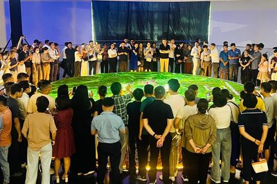Hà Nội: Người dân háo hức xếp hàng khám phá Quy hoạch Thủ đô tầm nhìn 100 năm