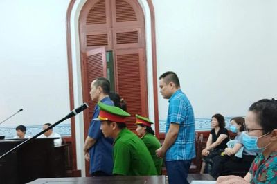 Giả mạo trong công tác, giám đốc và nhân viên cùng lãnh án