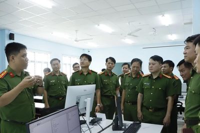 Trang cấp hàng trăm thiết bị hiện đại cho Trường Đại học CSND