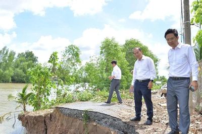 Sạt lở ở Đồng Tháp, nhiều tuyến đường giương hàm ếch