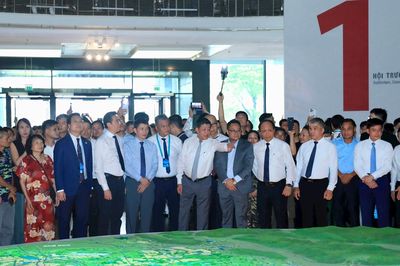 Đông đảo người dân đến tham quan Quy hoạch Thủ đô tầm nhìn 100 năm
