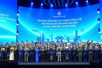 Hà Nội trao quyết định đầu tư, thu hút nguồn vốn trong nước và quốc tế