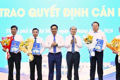 UBND Thành phố Hồ Chí Minh trao các quyết định bổ nhiệm Giám đốc sở và cán bộ
