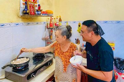 Bữa cơm của má