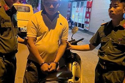 Điều khiển xe máy trong đêm với biểu hiện nghi vấn, lộ diện chân tướng Đỗ Văn Mạnh