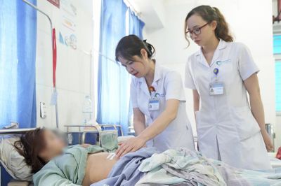 Đang đi du lịch phải lên bàn mổ vì suýt mất cơ hội làm mẹ