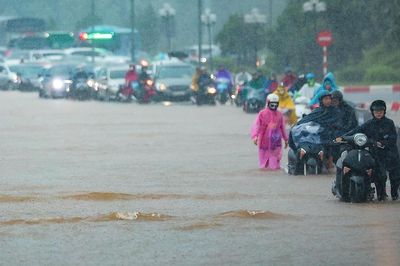 Tin mưa lớn trên 300mm ở miền Bắc và dự báo thời tiết Hà Nội 10 ngày tới