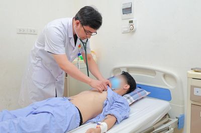 Nam thanh niên 25 tuổi đau ngực suốt 3 ngày, đến viện mới phát hiện nhồi máu cơ tim nặng