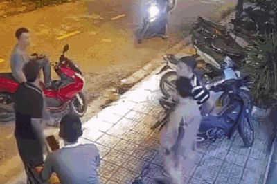 Bắt giữ 2 đối tượng hành hung cô gái, đánh gãy xương mũi tài xế trước cửa quán karaoke ở Ninh Bình
