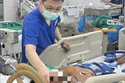 Người đàn ông 46 tuổi ngừng tim do bị điện giật, bác sĩ chỉ cách làm đúng để cứu người