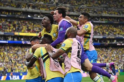 Brazil thoát hiểm trước tuyển Nhật Bản kiên cường