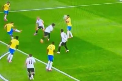 Sự cố hy hữu trong trận Brazil - Nhật