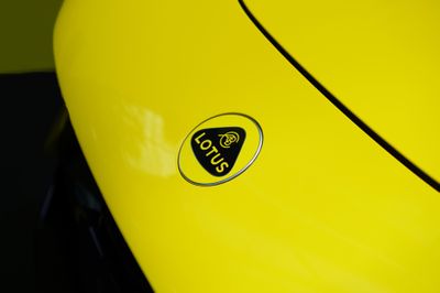 Xe điện Lotus sẽ đến Canada?