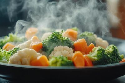 Thêm thìa này vào nước luộc, rau xanh mướt mắt lại giữ trọn vitamin