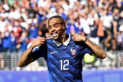 PSG đòi giá khủng nếu bán Barcola