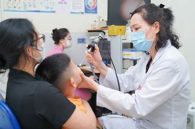 [Infographic] Phân biệt viêm mũi dị ứng và viêm xoang trong những ngày hè