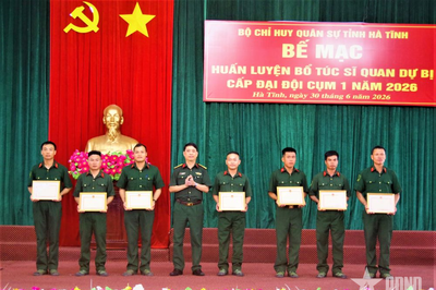 Bộ CHQS tỉnh Hà Tĩnh hoàn thành huấn luyện bổ túc sĩ quan dự bị cấp đại đội Cụm 1, Quân khu 4