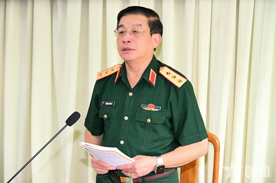 Thượng tướng Trương Thiên Tô kiểm tra Trung đoàn 28 (Sư đoàn 10, Quân đoàn 34)