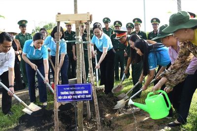 Chung tay xây dựng nếp sống xanh tại xã Cần Giờ