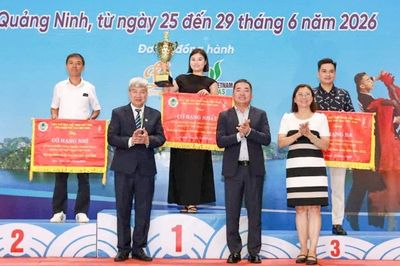 Cao Bằng được trao Cờ hạng Ba vì sự nghiệp khiêu vũ thể thao Việt Nam