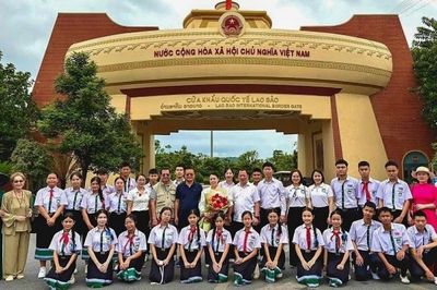 Đoàn Trường song ngữ Lào - Việt Nam Nguyễn Du trải nghiệm văn hóa, lịch sử Việt Nam