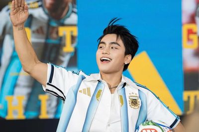 Mono, Trọng Hiếu khuấy động mùa World Cup