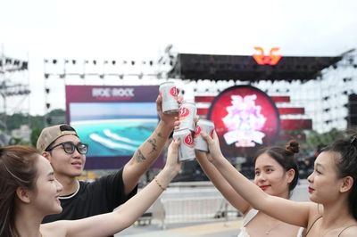 Bia nội địa vẫn được ưu ái trong bối cảnh tiêu dùng mới nhờ lợi thế thấu hiểu về văn hóa