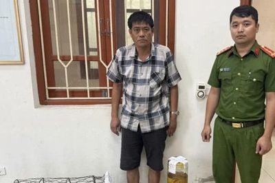 Ngâm rượu tay gấu, người đàn ông bị khởi tố