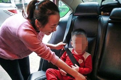 Từ 1/7 - 14/8, tài xế chở trẻ em không có thiết bị an toàn phù hợp có bị xử phạt tiền?
